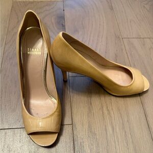 STUART WEITZMAN patent leather peep toe nude cream sandal heels, size 8M